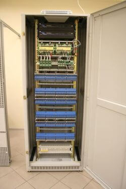 Напольный шкаф УСПИ «Исеть 2» с открытой дверцей